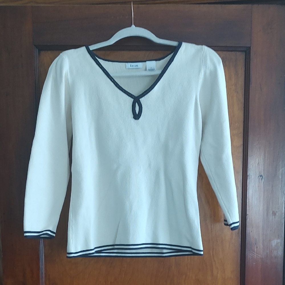 liz & co. Cream Long Sleeve V-Neck Top with Navy Blue Trim